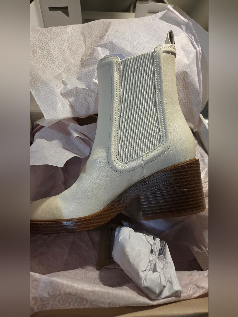New In Box Women's Cream/White Ankle Boot with Stacked Heel